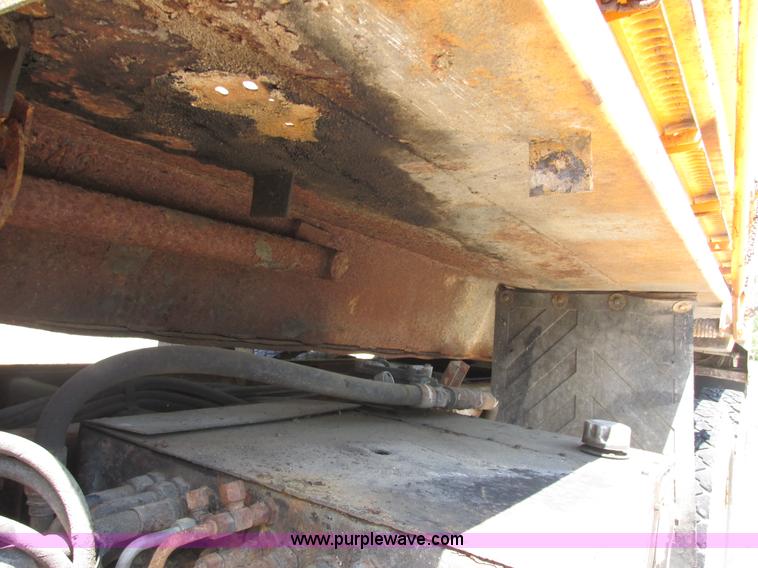 image for item E7243 1998 International 4900 dump truck