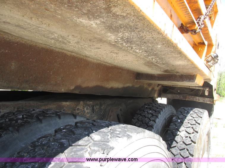 image for item E7243 1998 International 4900 dump truck