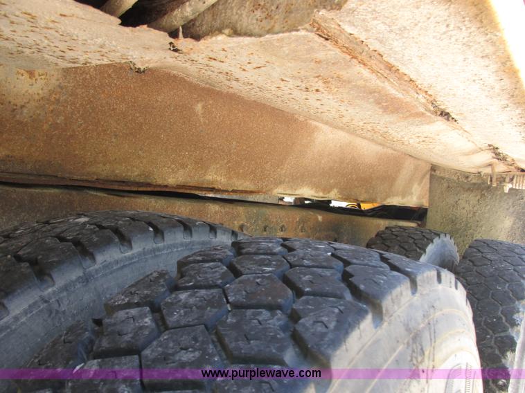 image for item E7243 1998 International 4900 dump truck