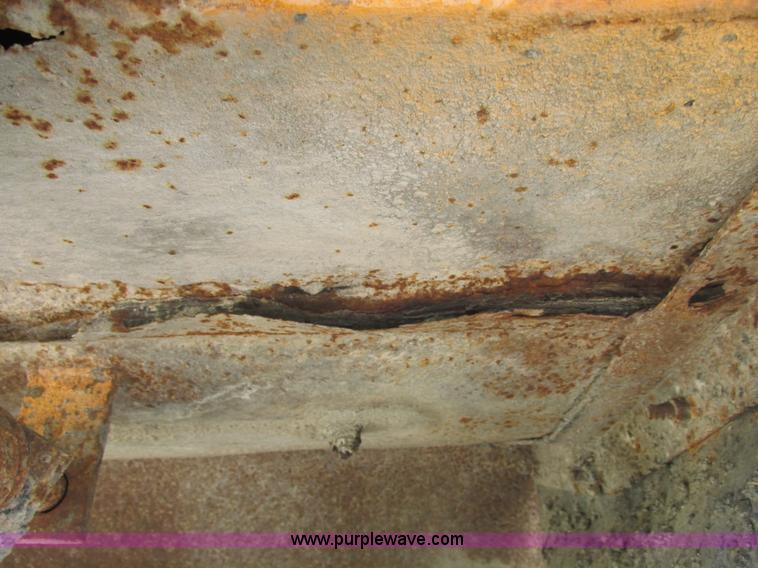 image for item E7243 1998 International 4900 dump truck