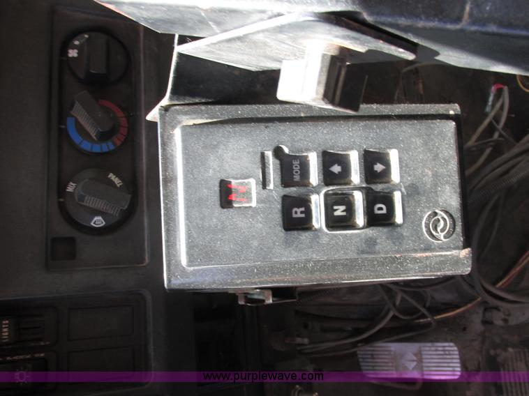 image for item E7243 1998 International 4900 dump truck