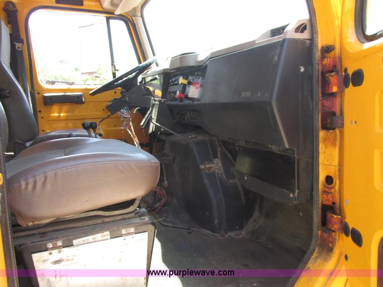 image for item E7243 1998 International 4900 dump truck