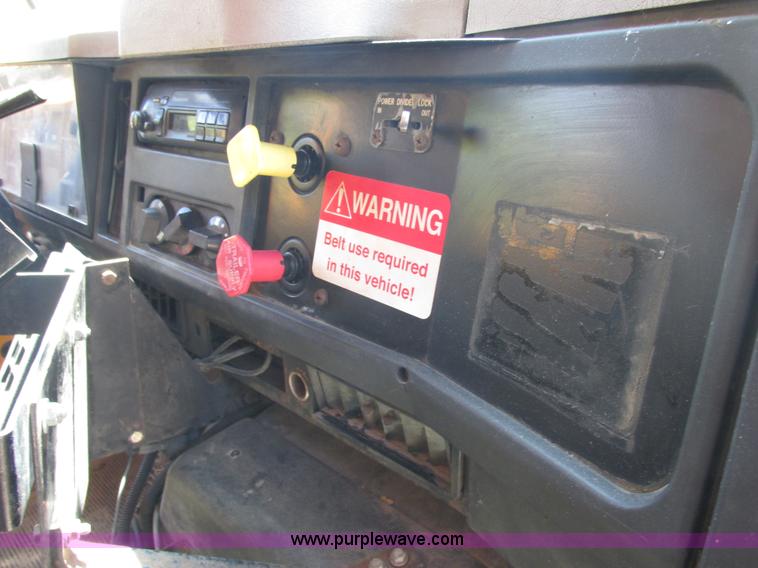 image for item E7243 1998 International 4900 dump truck