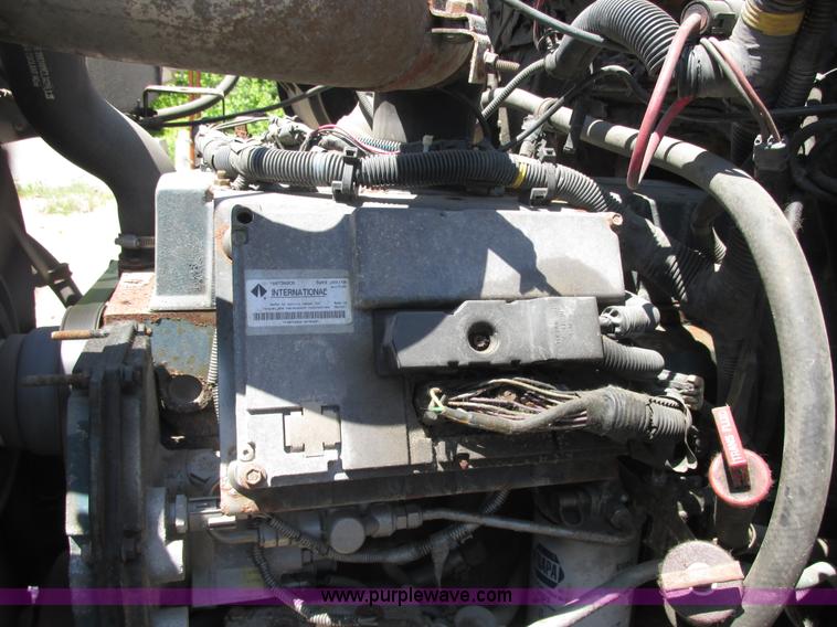 image for item E7243 1998 International 4900 dump truck