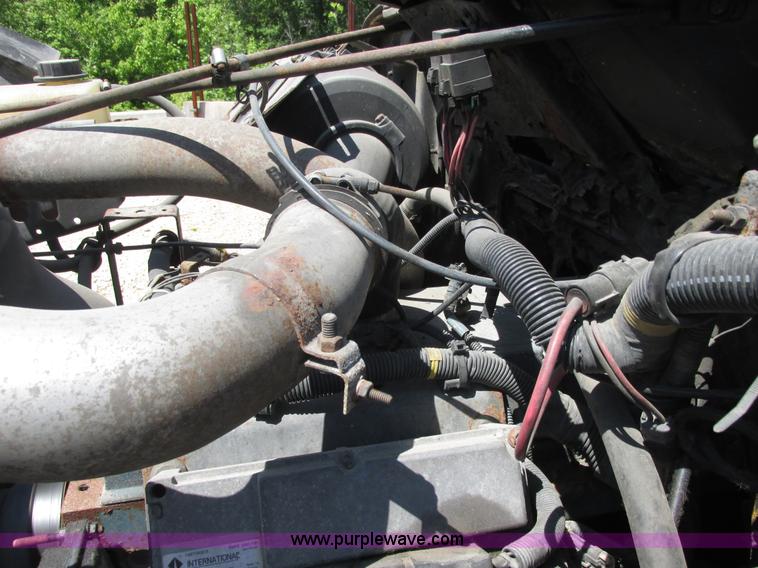 image for item E7243 1998 International 4900 dump truck