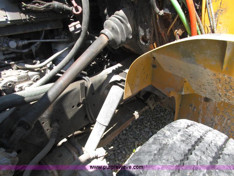 image for item E7243 1998 International 4900 dump truck