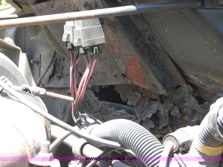 image for item E7243 1998 International 4900 dump truck