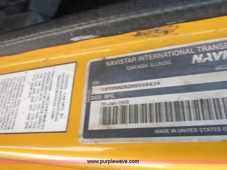 image for item E7243 1998 International 4900 dump truck