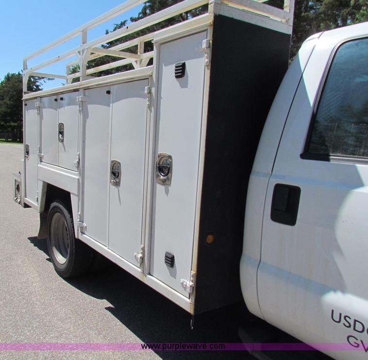 image for item E8491 2009 Ford F550 XLT utility truck