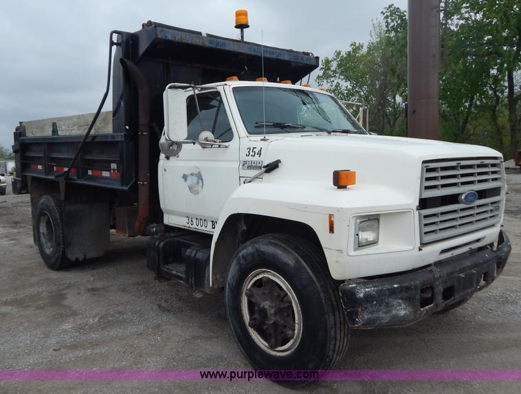 image for item F5040 1989 Ford F800 dump truck