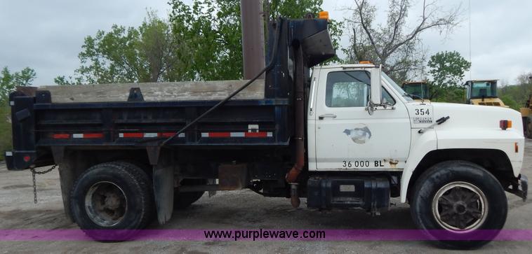 image for item F5040 1989 Ford F800 dump truck
