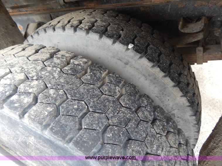 image for item F5040 1989 Ford F800 dump truck