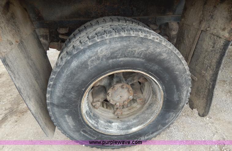 image for item F5040 1989 Ford F800 dump truck