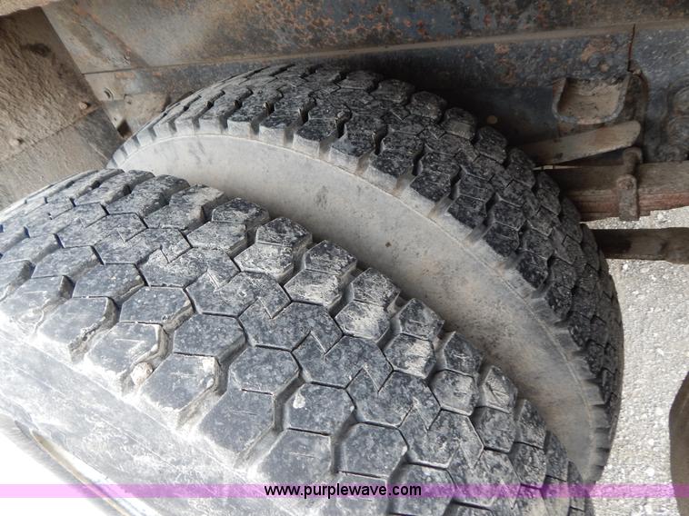 image for item F5040 1989 Ford F800 dump truck