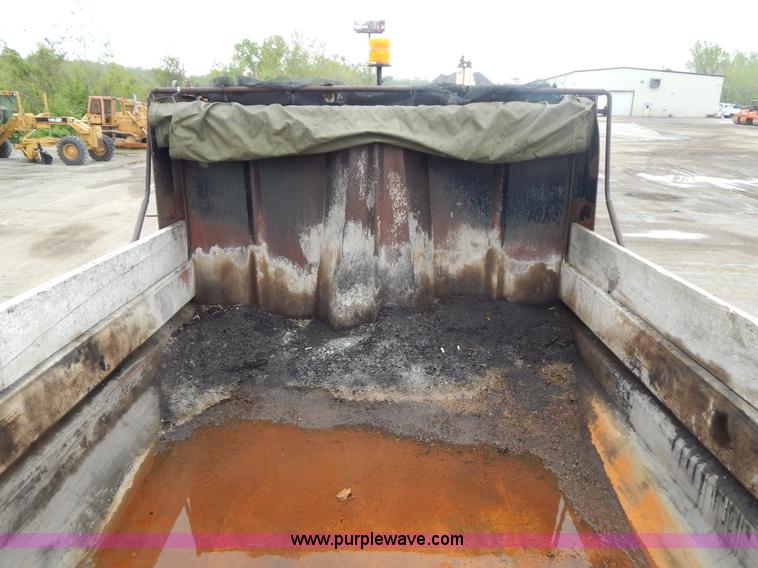 image for item F5040 1989 Ford F800 dump truck