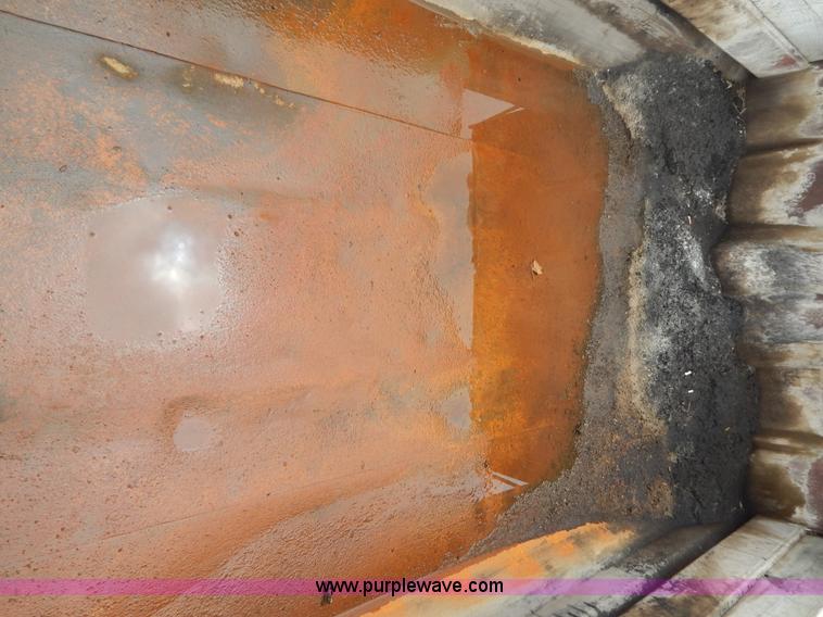 image for item F5040 1989 Ford F800 dump truck