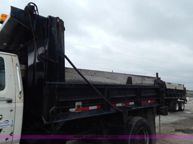 image for item F5040 1989 Ford F800 dump truck