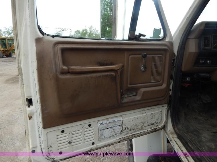 image for item F5040 1989 Ford F800 dump truck