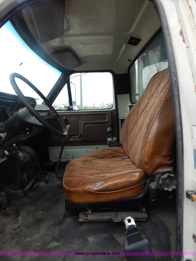 image for item F5040 1989 Ford F800 dump truck