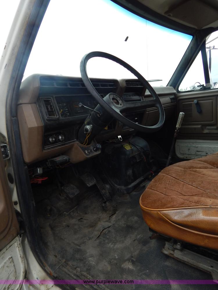 image for item F5040 1989 Ford F800 dump truck