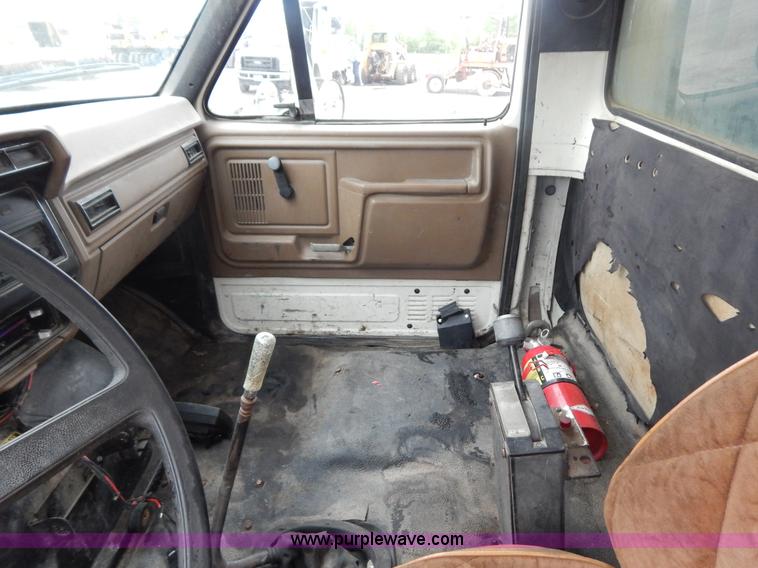 image for item F5040 1989 Ford F800 dump truck