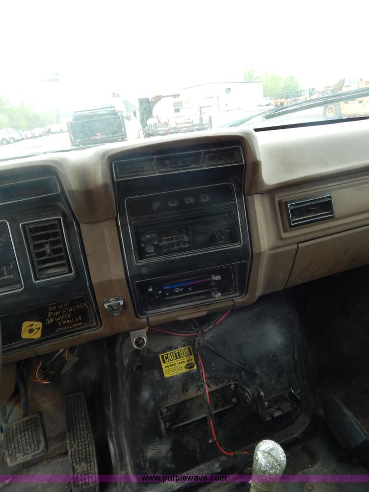 image for item F5040 1989 Ford F800 dump truck