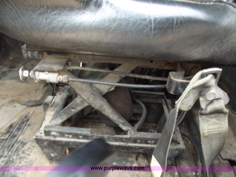 image for item F5045 1988 Mack R688ST semi truck