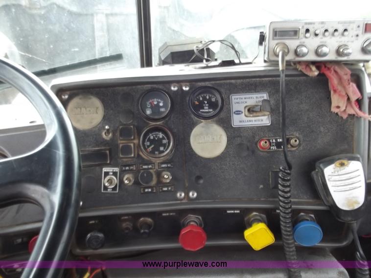 image for item F5045 1988 Mack R688ST semi truck