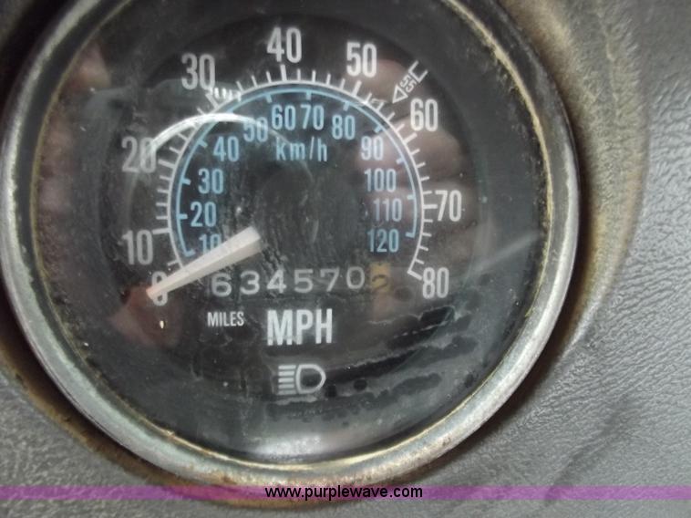 image for item F5045 1988 Mack R688ST semi truck