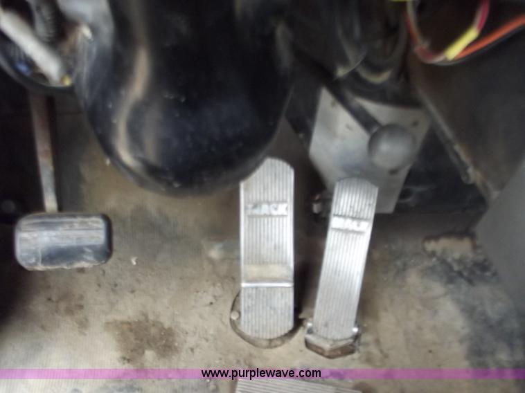 image for item F5045 1988 Mack R688ST semi truck