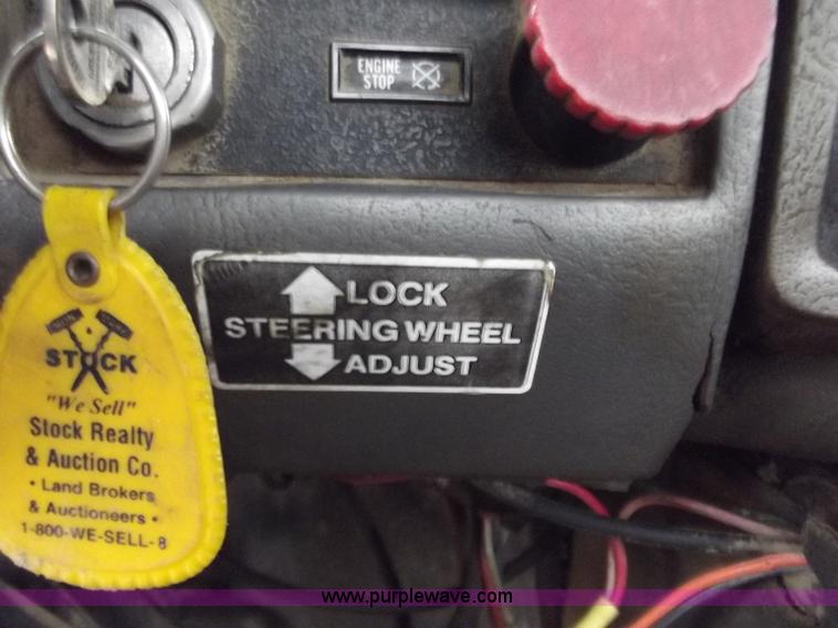 image for item F5045 1988 Mack R688ST semi truck