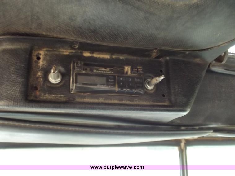 image for item F5045 1988 Mack R688ST semi truck