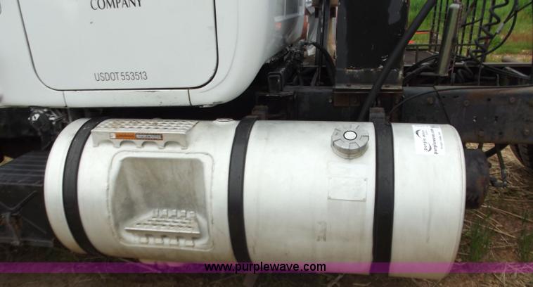 image for item F5045 1988 Mack R688ST semi truck