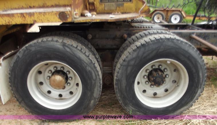 image for item F5045 1988 Mack R688ST semi truck