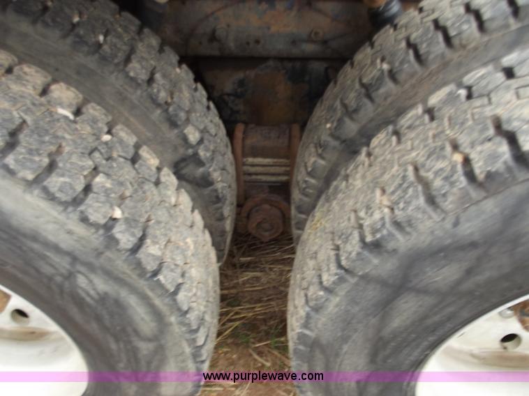 image for item F5045 1988 Mack R688ST semi truck