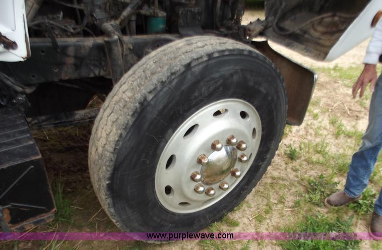 image for item F5045 1988 Mack R688ST semi truck