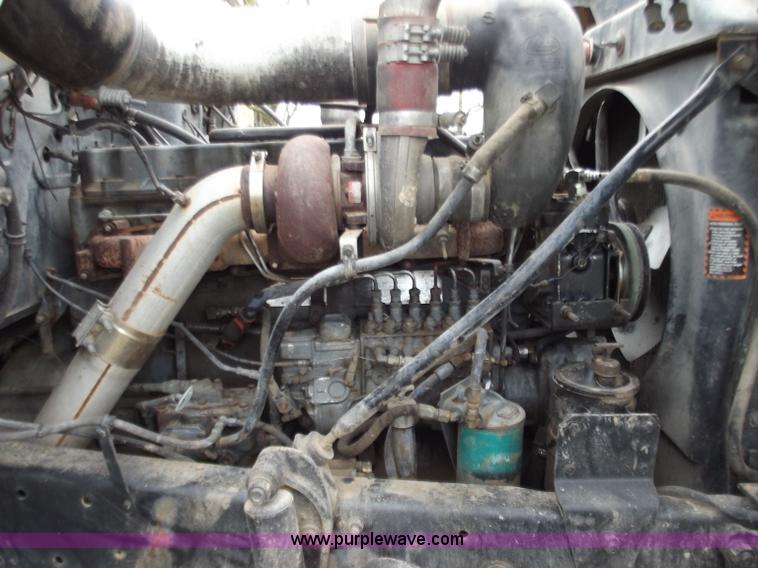 image for item F5045 1988 Mack R688ST semi truck