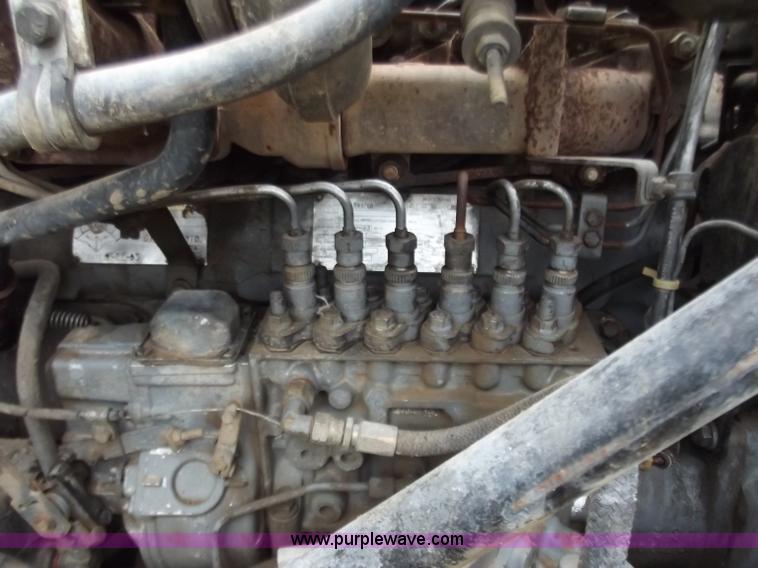 image for item F5045 1988 Mack R688ST semi truck