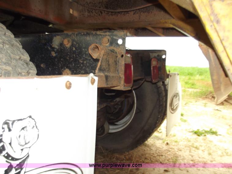 image for item F5045 1988 Mack R688ST semi truck