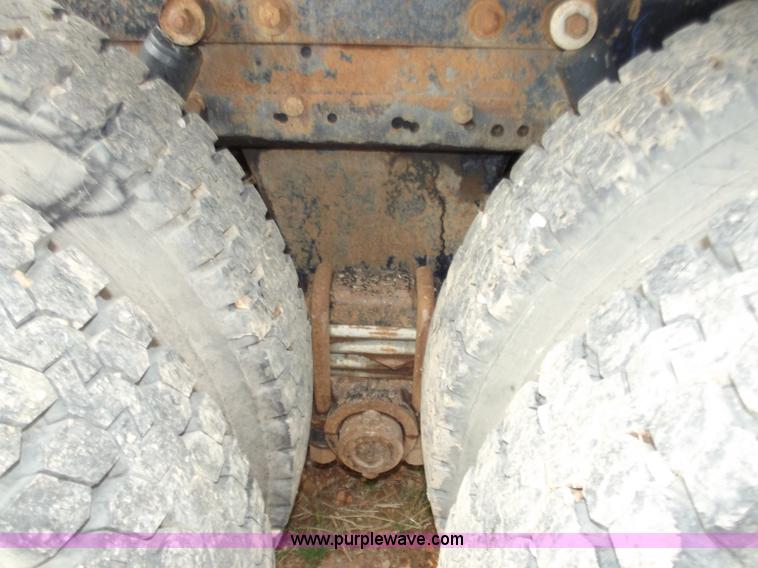 image for item F5045 1988 Mack R688ST semi truck