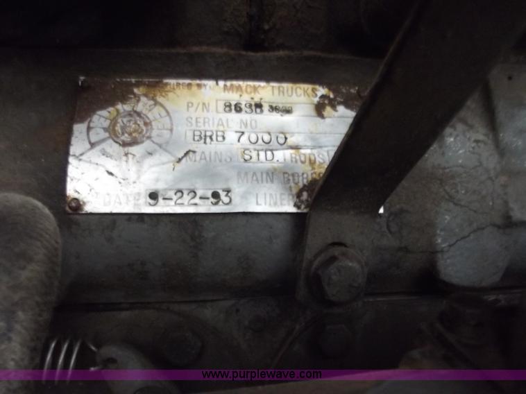 image for item F5045 1988 Mack R688ST semi truck