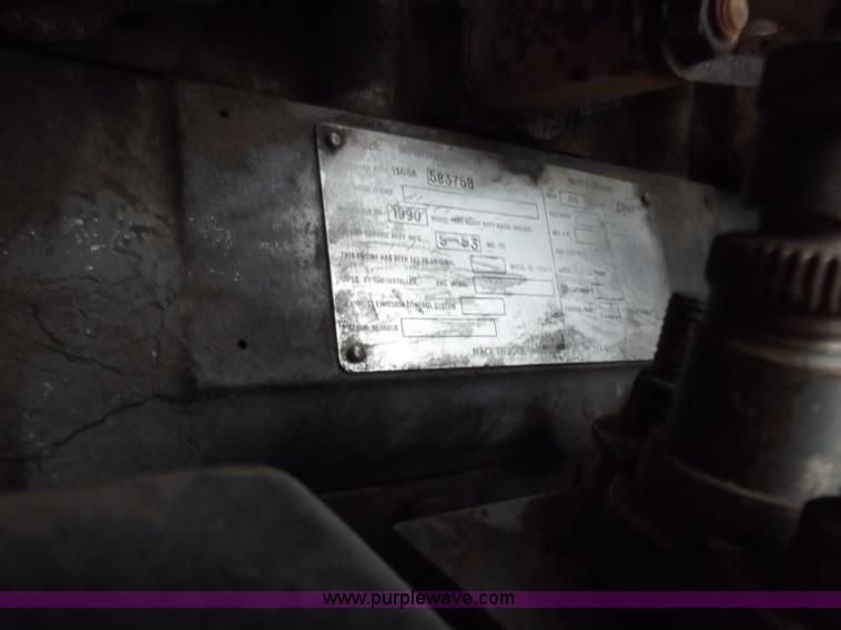 image for item F5045 1988 Mack R688ST semi truck