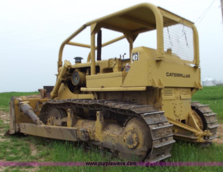 image for item F5050 1968 Caterpillar D7E dozer