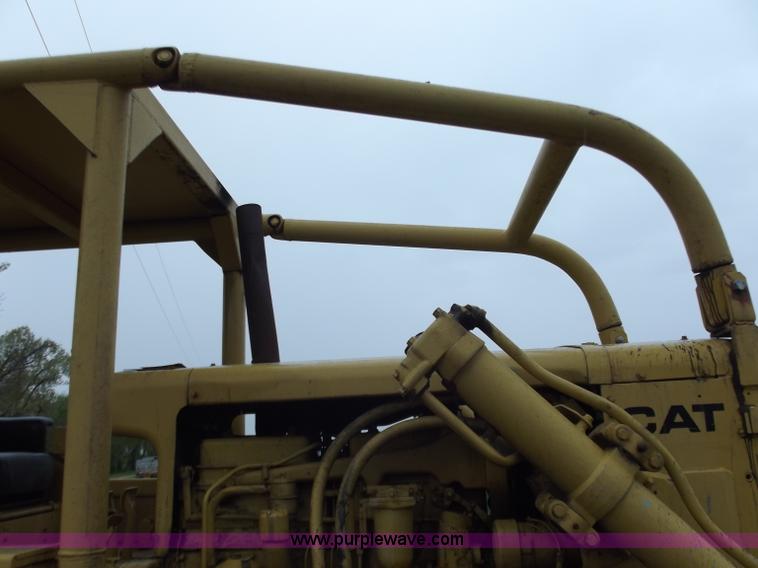 image for item F5050 1968 Caterpillar D7E dozer