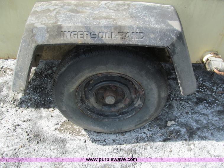 image for item F5054 1997 Ingersoll Rand L6-4MH light tower