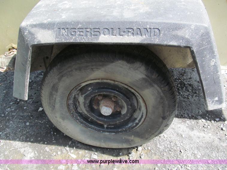 image for item F5054 1997 Ingersoll Rand L6-4MH light tower