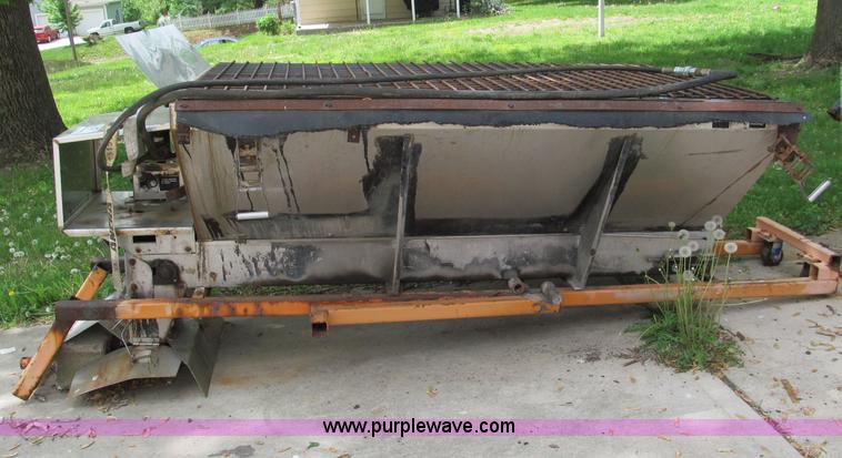 image for item F5059 Henderson stainless steel salt/sand spreader