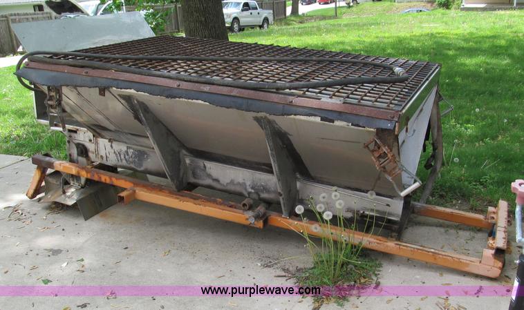 image for item F5059 Henderson stainless steel salt/sand spreader