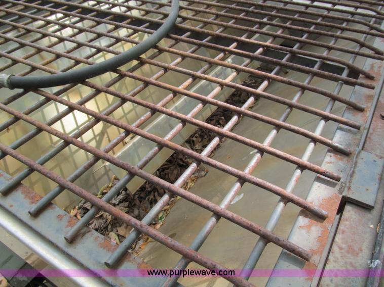 image for item F5059 Henderson stainless steel salt/sand spreader