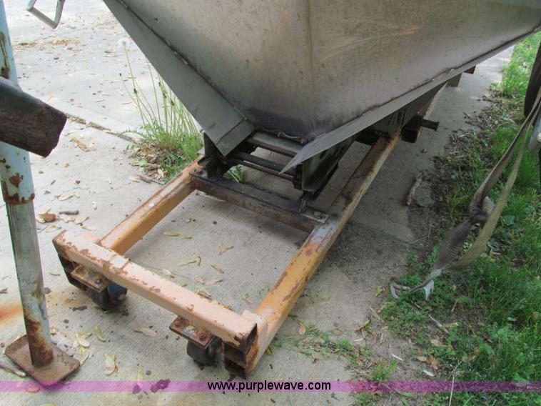 image for item F5059 Henderson stainless steel salt/sand spreader